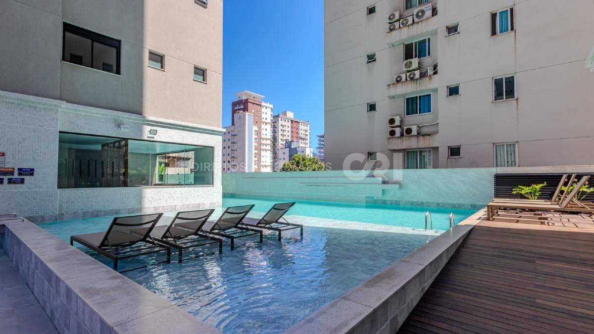 Apartamento com 3 suítes no edifício Fiori Del Mare na Meia Praia em Itapema