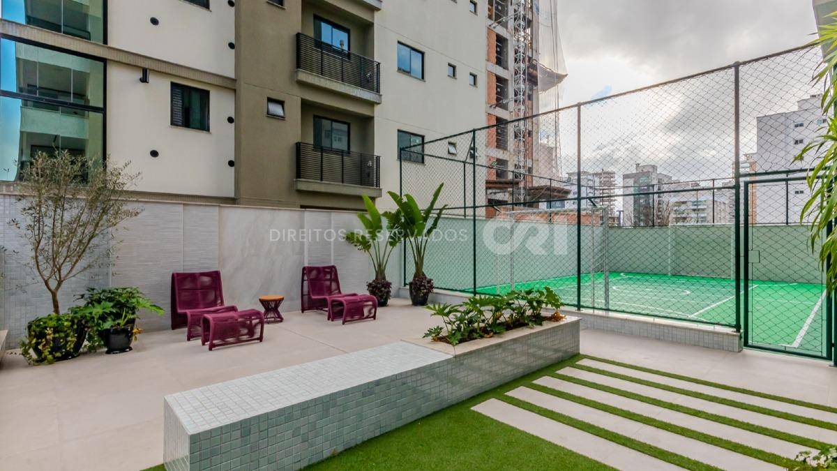 Apartamento com 3 suítes no edifício Fiori Del Mare na Meia Praia em Itapema