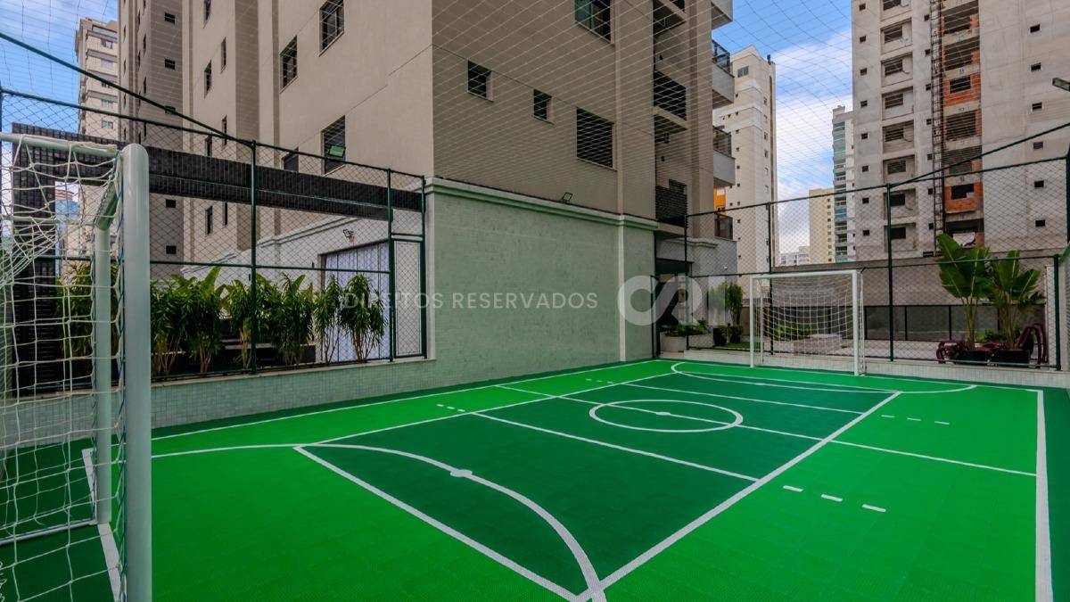 Apartamento com 3 suítes no edifício Fiori Del Mare na Meia Praia em Itapema