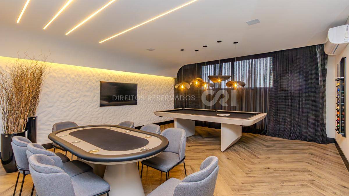 Apartamento com 3 suítes no edifício Fiori Del Mare na Meia Praia em Itapema