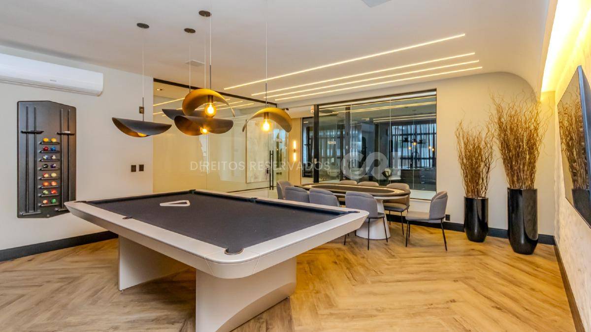 Apartamento com 3 suítes no edifício Fiori Del Mare na Meia Praia em Itapema