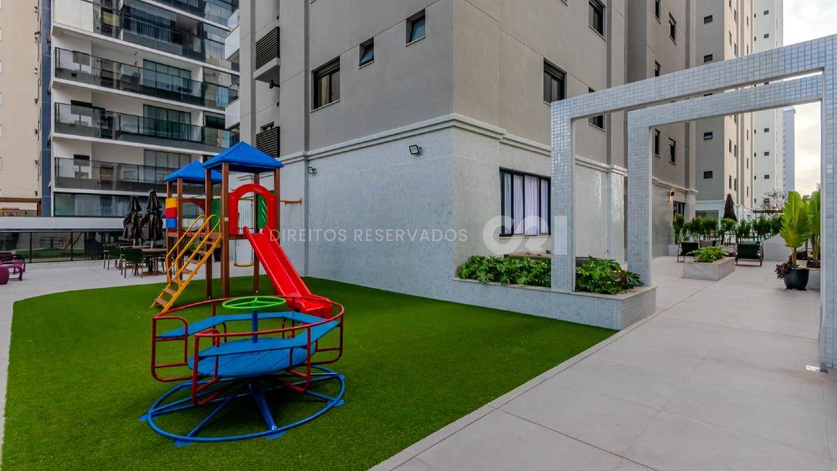 Apartamento com 3 suítes no edifício Fiori Del Mare na Meia Praia em Itapema