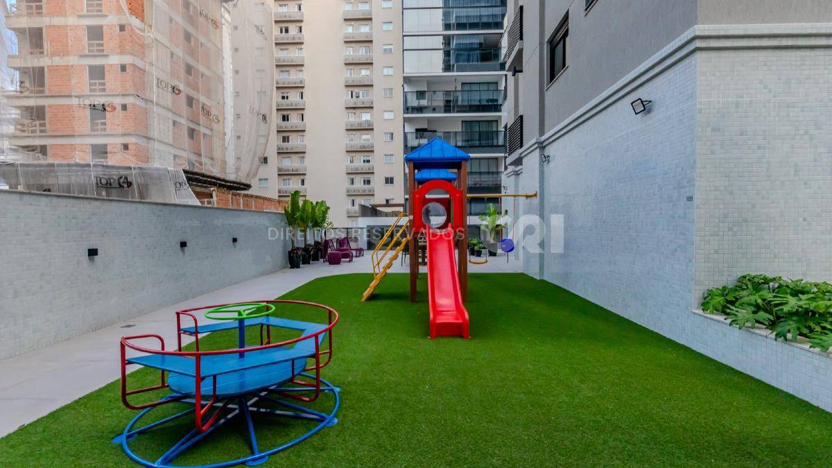 Apartamento com 3 suítes no edifício Fiori Del Mare na Meia Praia em Itapema