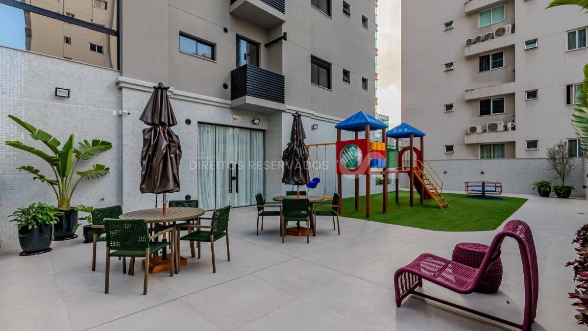 Apartamento com 3 suítes no edifício Fiori Del Mare na Meia Praia em Itapema