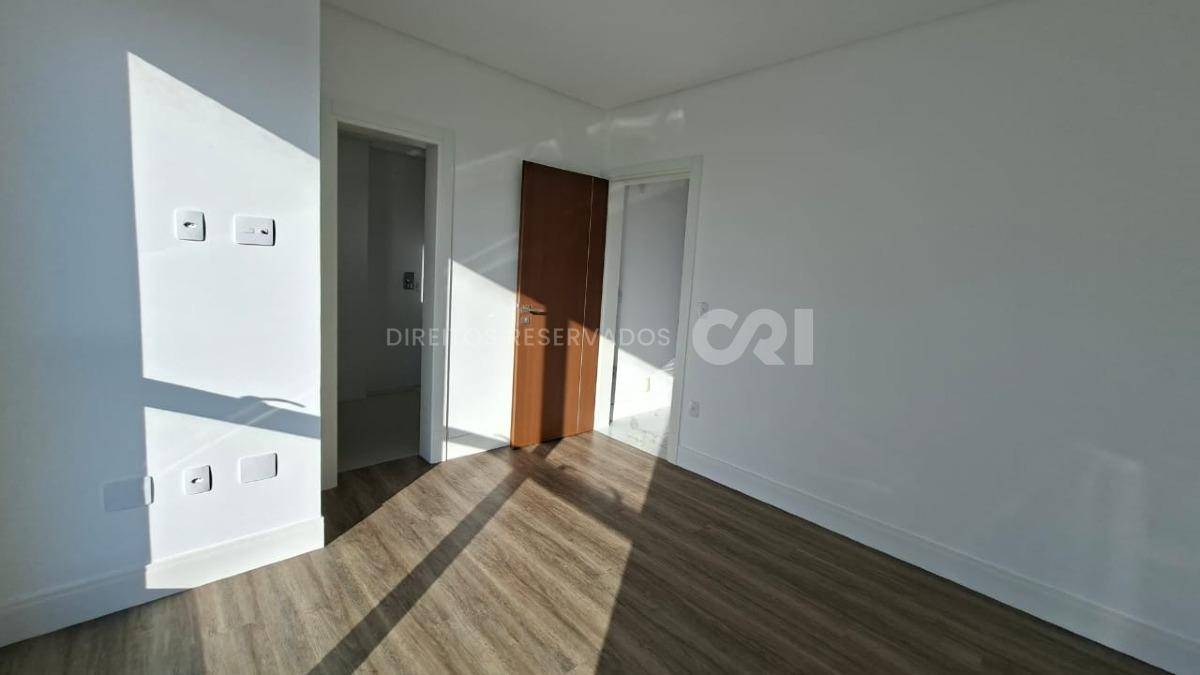 Apartamento com 4 Suítes no Marina Beach Tower na Barra Sul de Balneário Camboriú