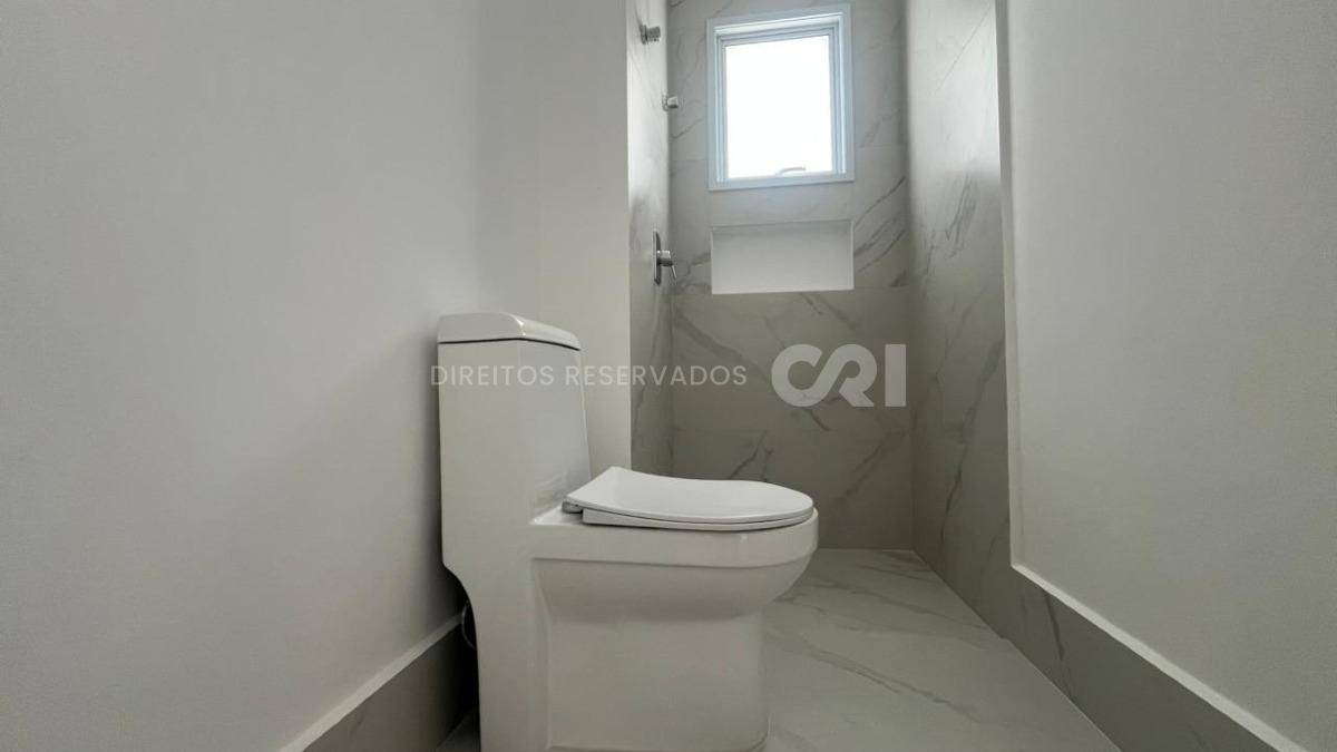 Apartamento com 4 suítes no Residencial Ristretto no Canto da Praia em Itapema