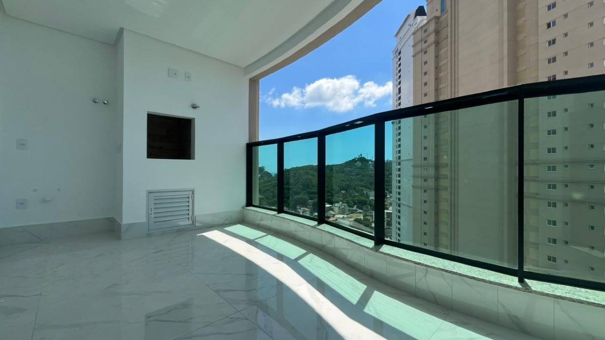 Apartamento com 4 suítes no Residencial Ristretto no Canto da Praia em Itapema
