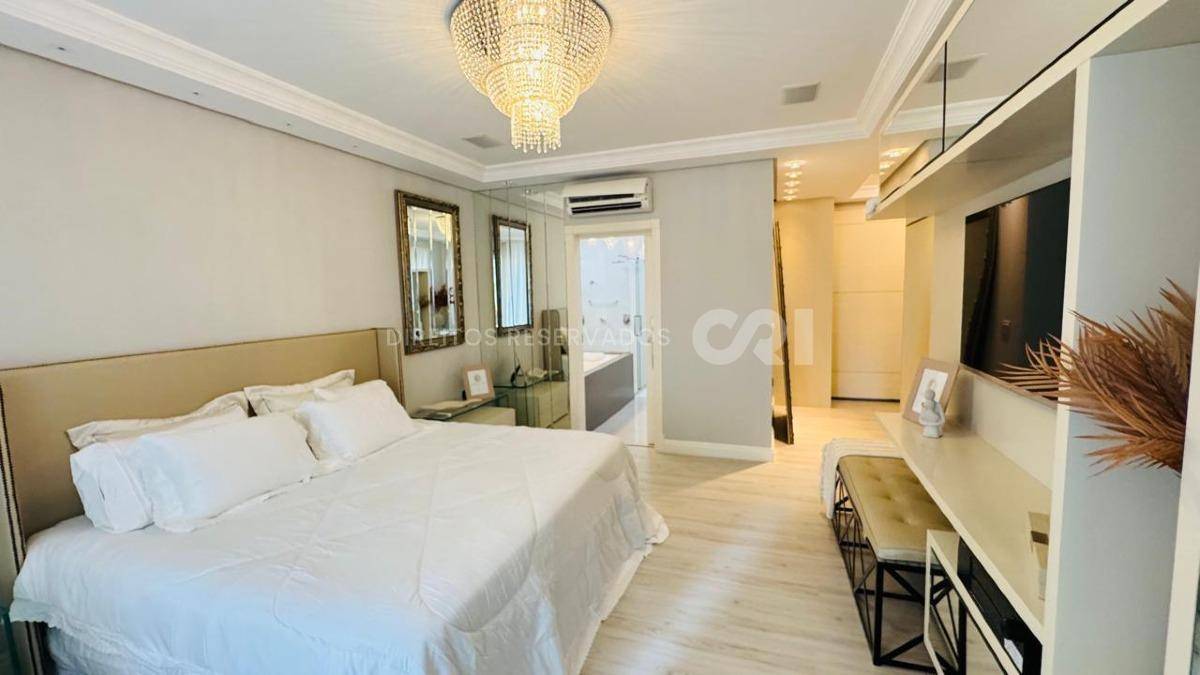 Apartamento no Edifício Atlantic Paradise Towers com 04 Suítes na Meia Praia em Itapema