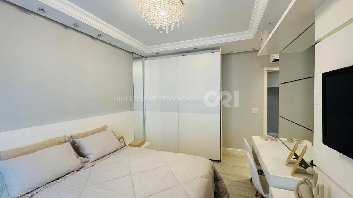 Apartamento no Edifício Atlantic Paradise Towers com 04 Suítes na Meia Praia em Itapema