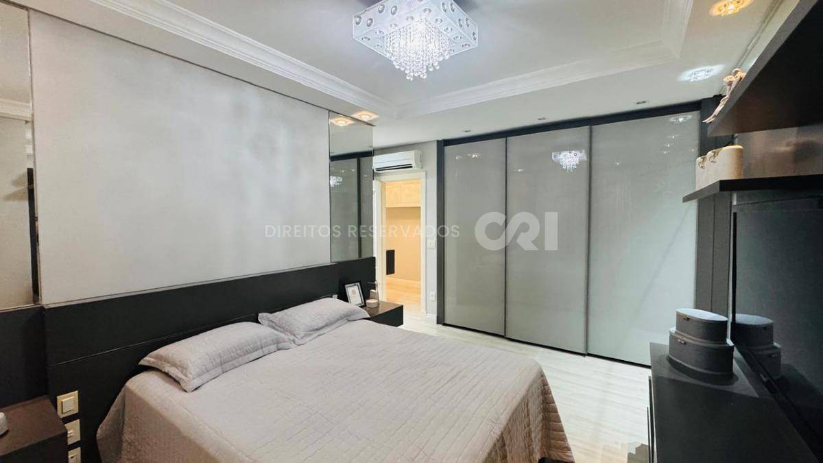 Apartamento no Edifício Atlantic Paradise Towers com 04 Suítes na Meia Praia em Itapema