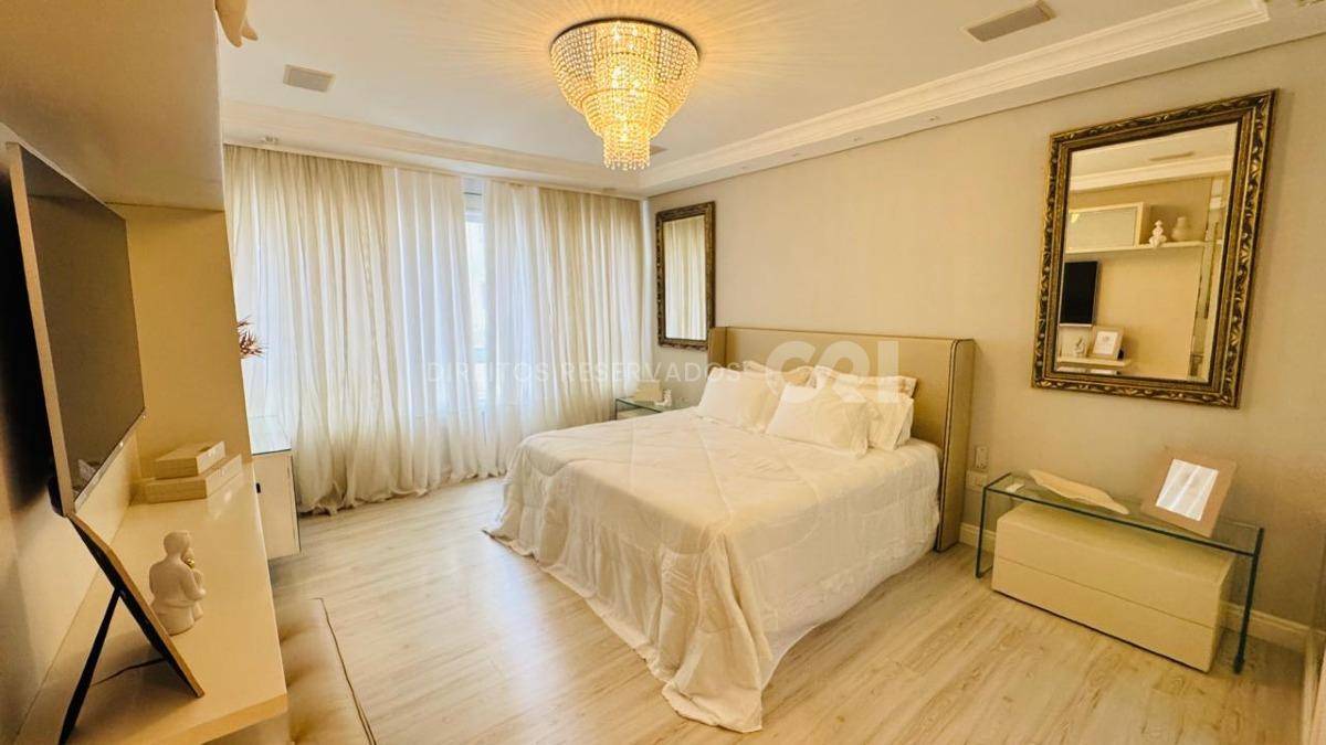Apartamento no Edifício Atlantic Paradise Towers com 04 Suítes na Meia Praia em Itapema