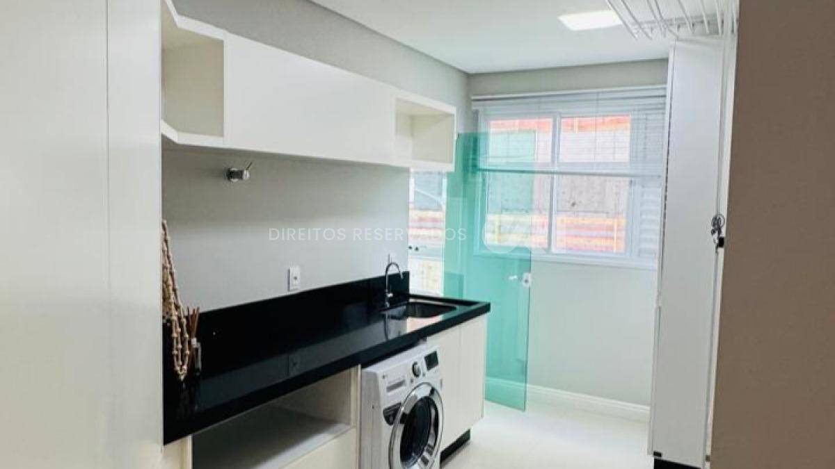 Apartamento no Edifício Atlantic Paradise Towers com 04 Suítes na Meia Praia em Itapema