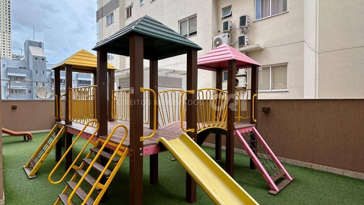 Apartamento com 3 suítes 185m² no Mar das Arábias na Meia Praia em Itapema