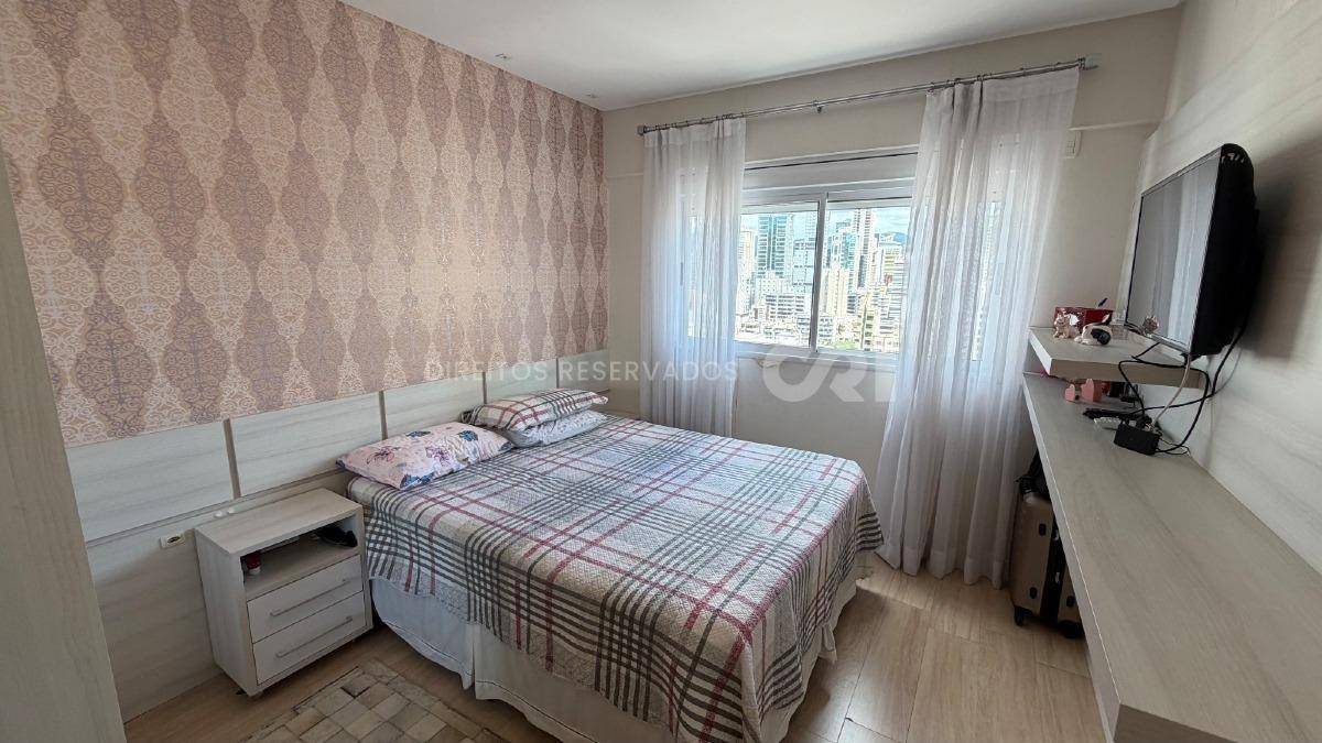 Apartamento com 3 suítes 185m² no Mar das Arábias na Meia Praia em Itapema