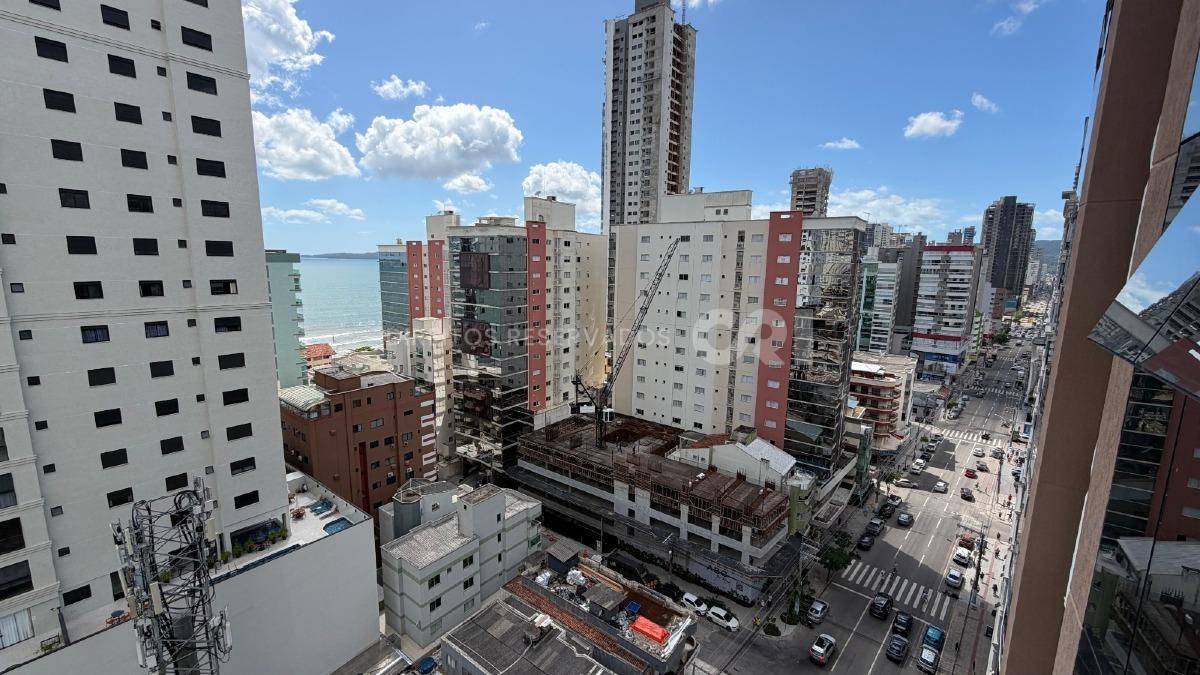 Apartamento com 3 suítes 185m² no Mar das Arábias na Meia Praia em Itapema