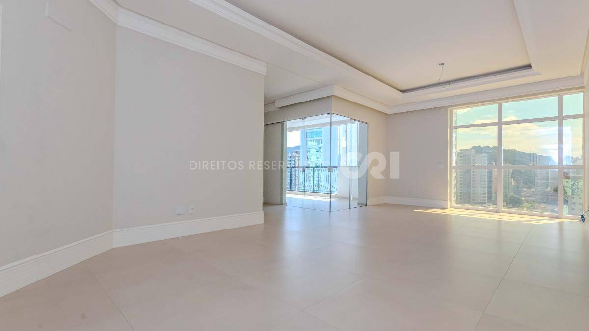 Apartamento com 4 suítes no Magnifique Imperiale na Meia Praia em Itapema