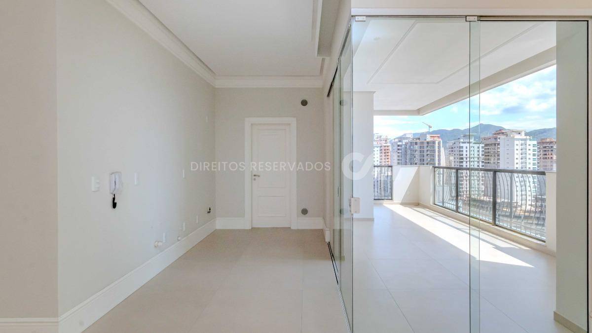 Apartamento com 4 suítes no Magnifique Imperiale na Meia Praia em Itapema