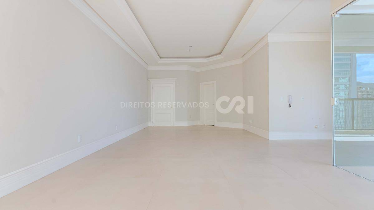 Apartamento com 4 suítes no Magnifique Imperiale na Meia Praia em Itapema