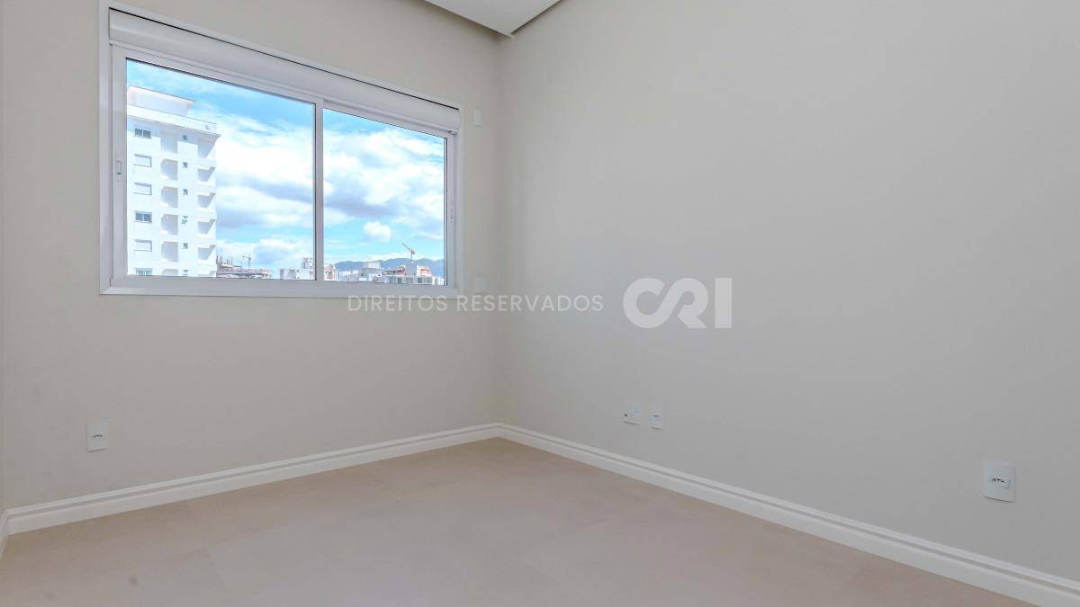 Apartamento com 4 suítes no Magnifique Imperiale na Meia Praia em Itapema