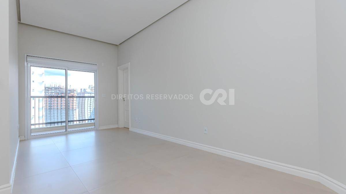 Apartamento com 4 suítes no Magnifique Imperiale na Meia Praia em Itapema