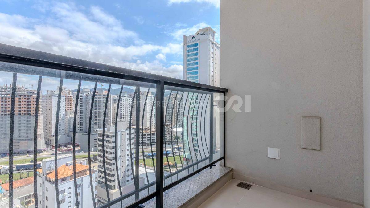 Apartamento com 4 suítes no Magnifique Imperiale na Meia Praia em Itapema