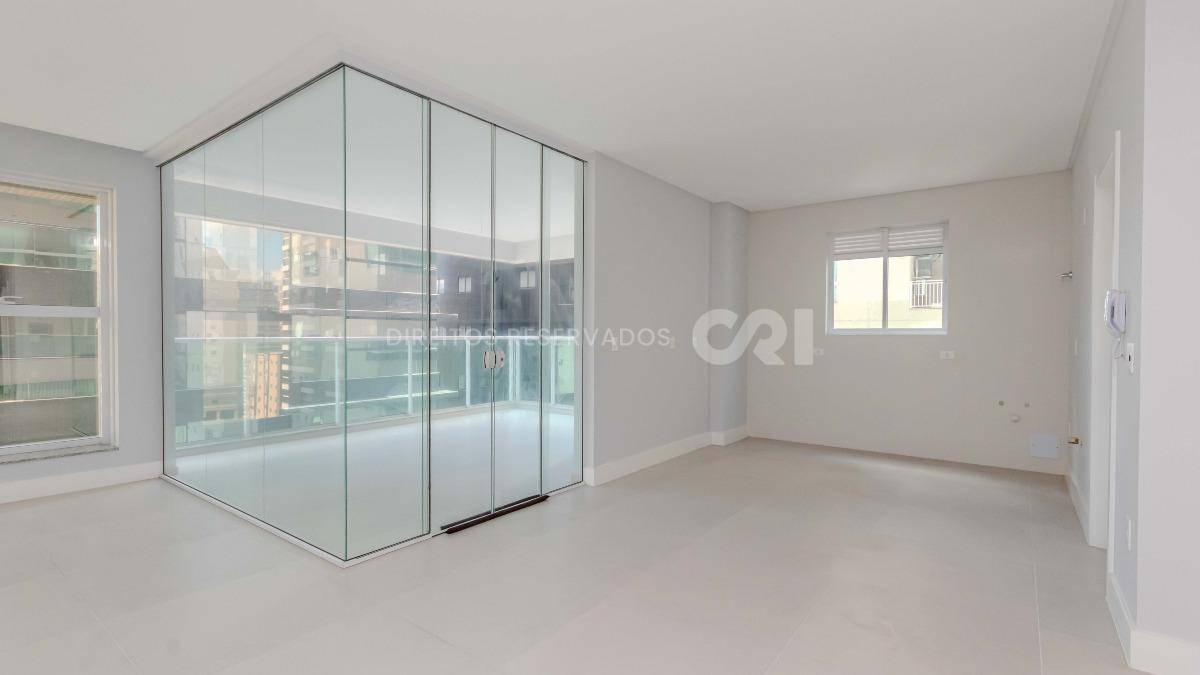 Apartamento com 3 suítes no Residencial El Elyon na Meia Praia, Itapema