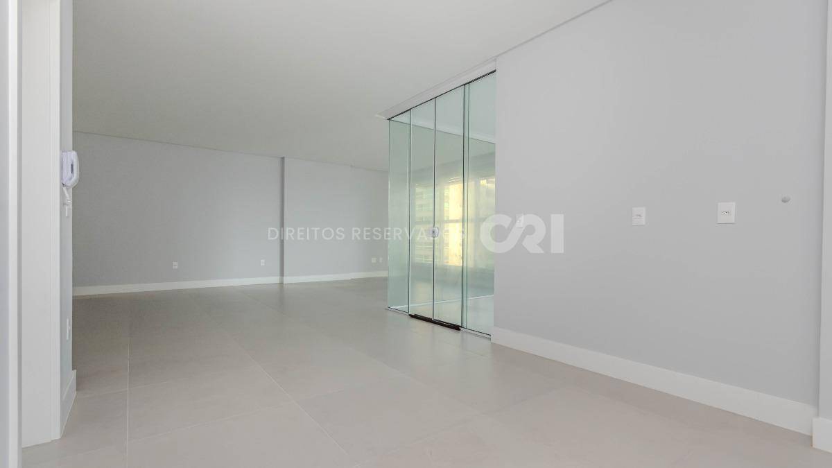 Apartamento com 3 suítes no Residencial El Elyon na Meia Praia, Itapema