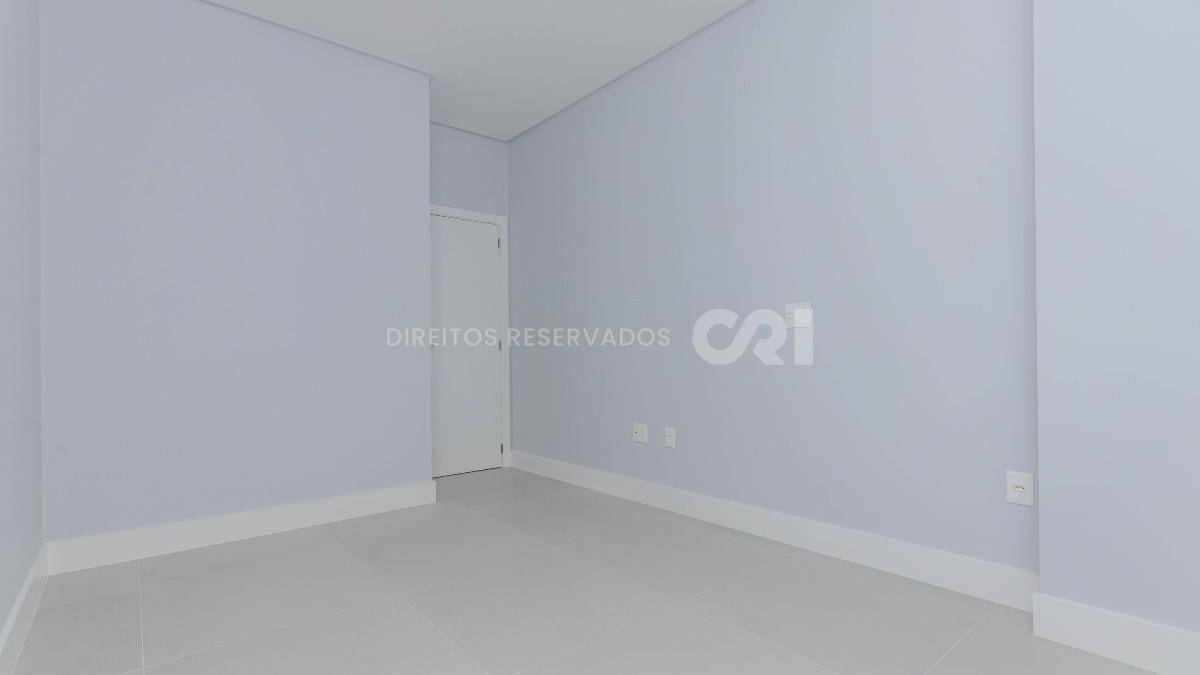 Apartamento com 3 suítes no Residencial El Elyon na Meia Praia, Itapema
