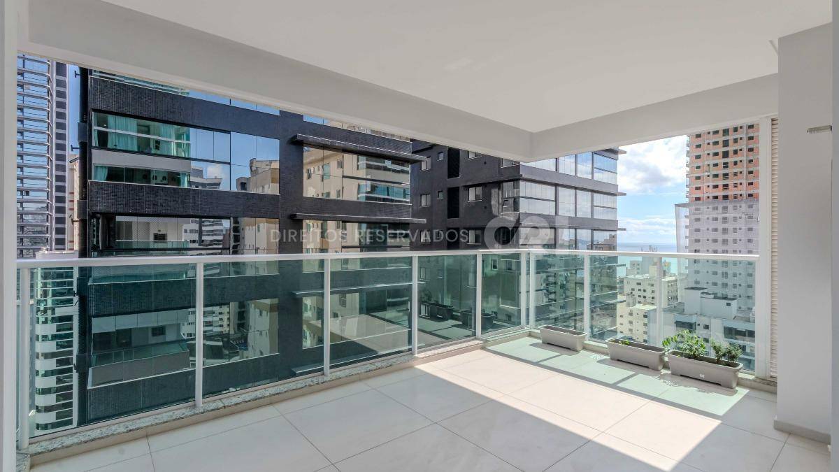 Apartamento com 3 suítes no Residencial El Elyon na Meia Praia em Itapema