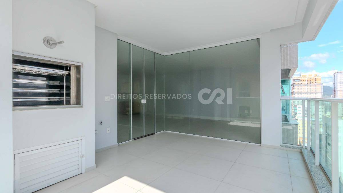 Apartamento com 3 suítes no Residencial El Elyon na Meia Praia em Itapema