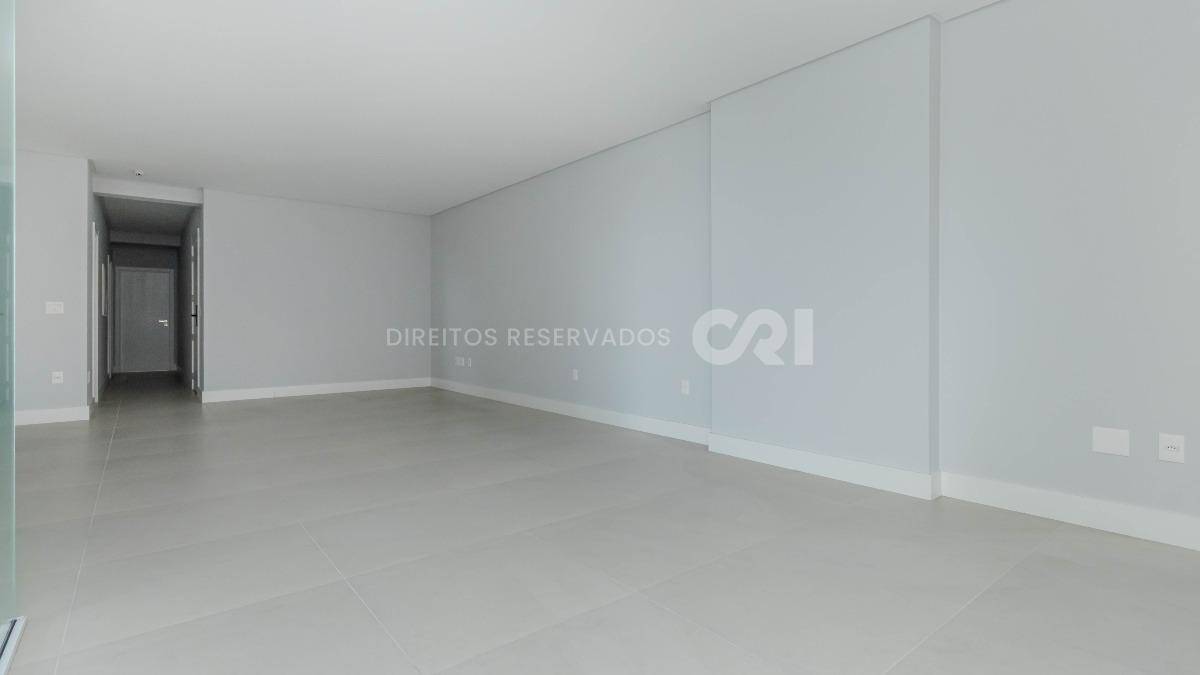 Apartamento com 3 suítes no Residencial El Elyon na Meia Praia em Itapema