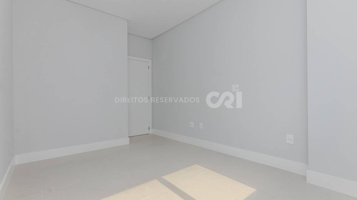 Apartamento com 3 suítes no Residencial El Elyon na Meia Praia em Itapema