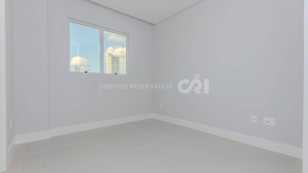Apartamento com 3 suítes no Residencial El Elyon na Meia Praia em Itapema