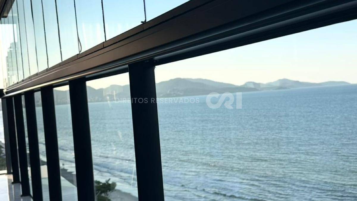Apartamento com 4 Suítes no Edifício Cartier Frente Mar na Meia Praia em Itapema