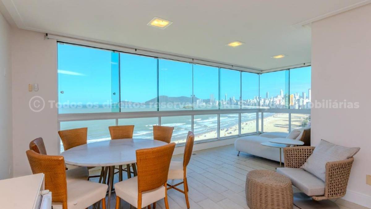 Apartamento frente mar com 4 suítes no Edifício Metrópolis na Barra Norte em Balneário Camboriú