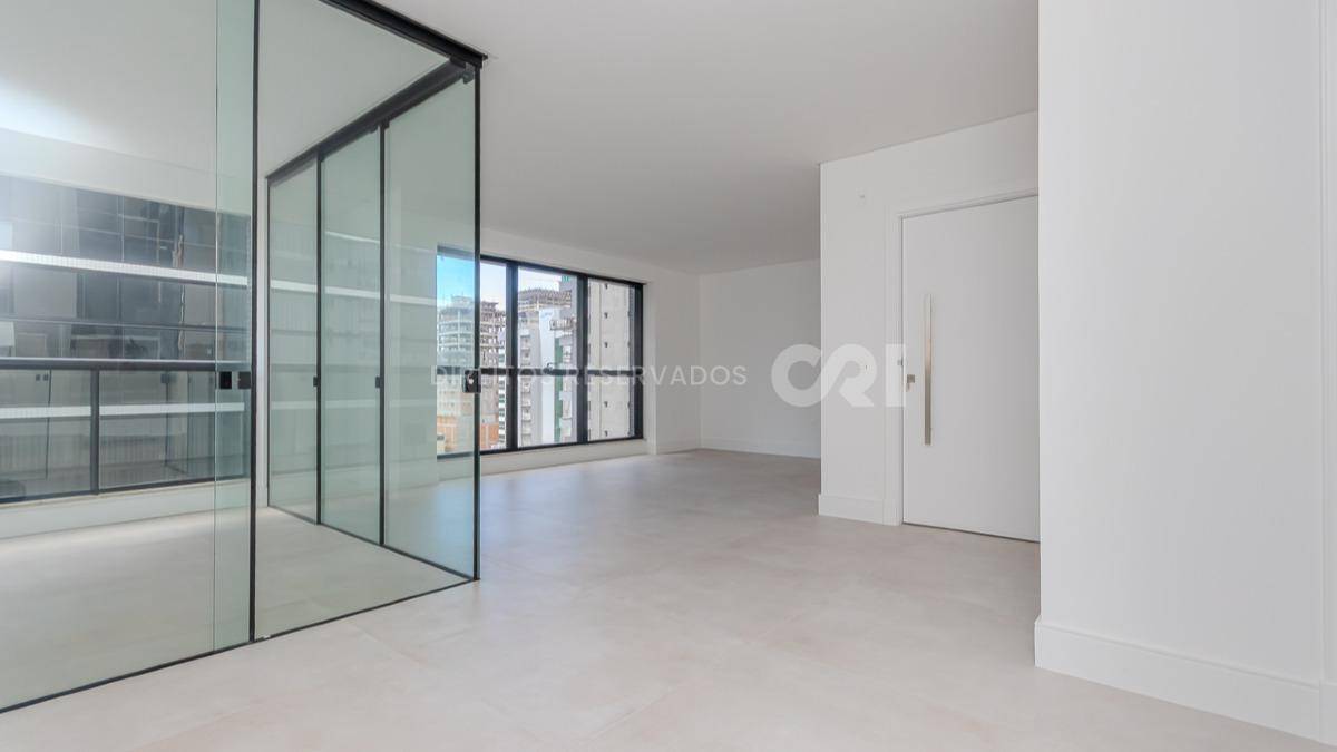 Apartamento com 3 suítes no Fiori Del Mare na Meia Praia em Itapema
