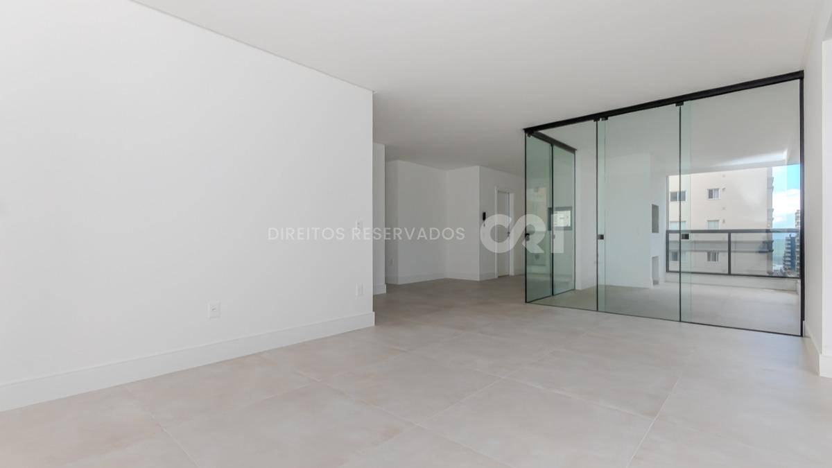 Apartamento com 3 suítes no Fiori Del Mare na Meia Praia em Itapema