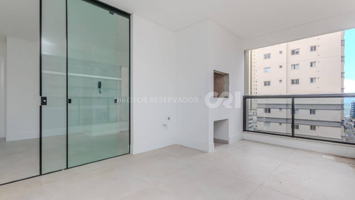 Apartamento com 3 suítes no Fiori Del Mare na Meia Praia em Itapema