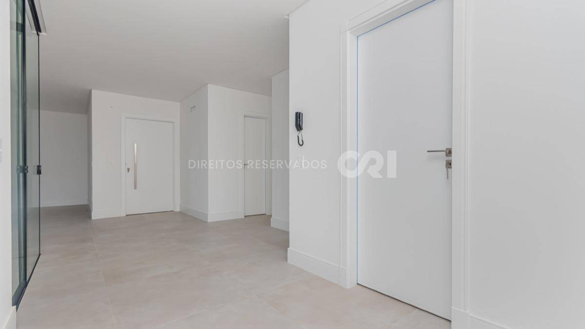 Apartamento com 3 suítes no Fiori Del Mare na Meia Praia em Itapema
