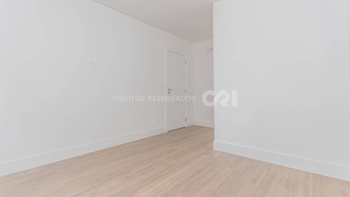 Apartamento com 3 suítes no Fiori Del Mare na Meia Praia em Itapema