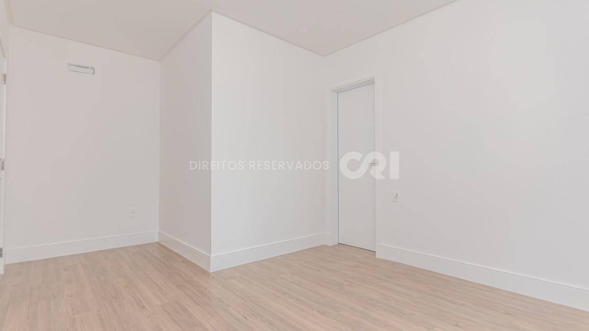 Apartamento com 3 suítes no Fiori Del Mare na Meia Praia em Itapema
