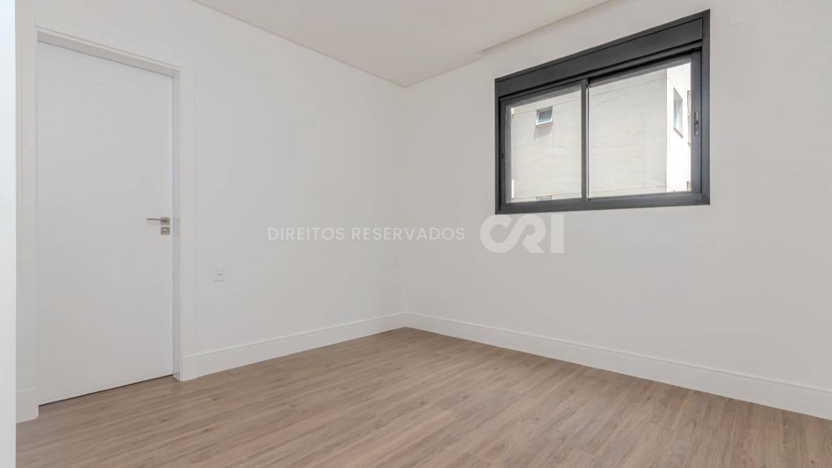 Apartamento com 3 suítes no Fiori Del Mare na Meia Praia em Itapema