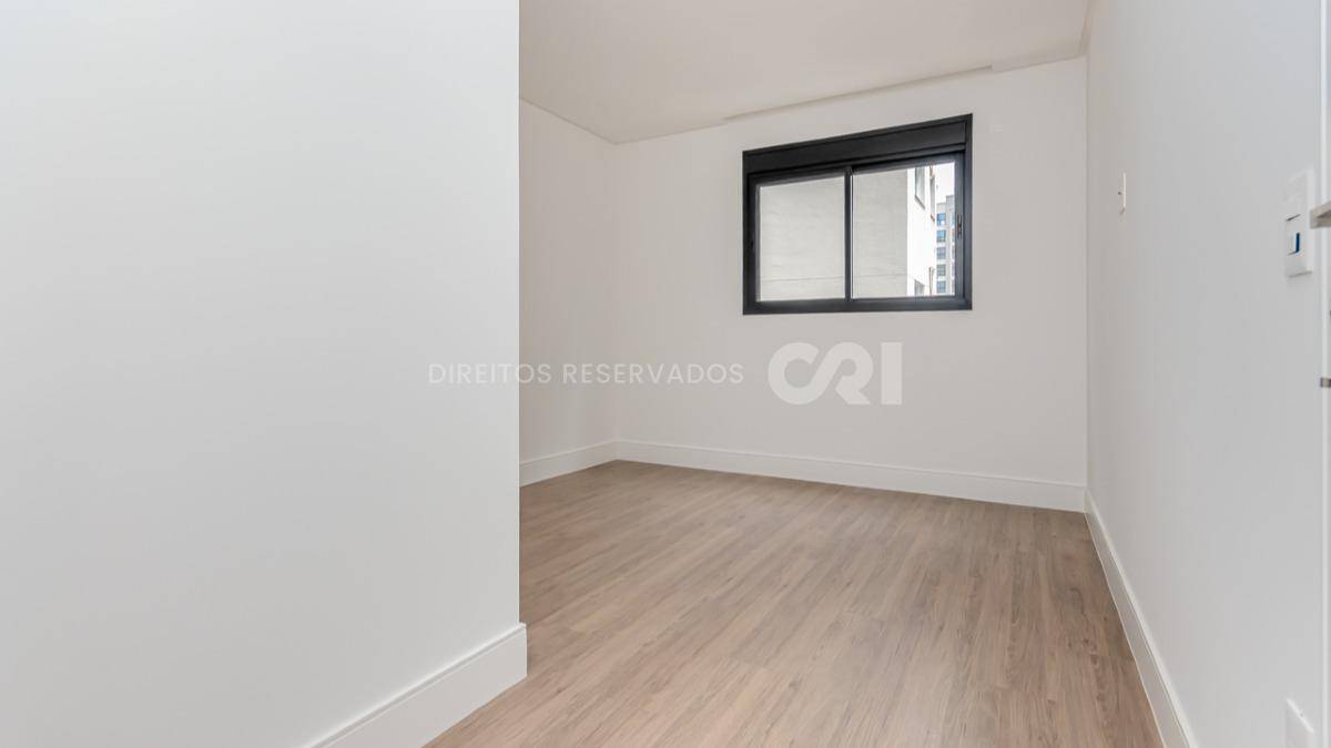 Apartamento com 3 suítes no Fiori Del Mare na Meia Praia em Itapema