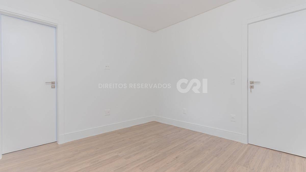 Apartamento com 3 suítes no Fiori Del Mare na Meia Praia em Itapema