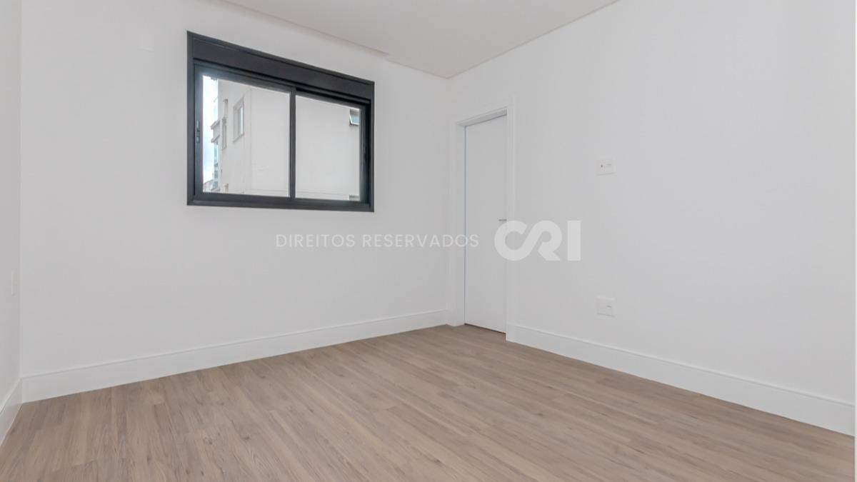 Apartamento com 3 suítes no Fiori Del Mare na Meia Praia em Itapema