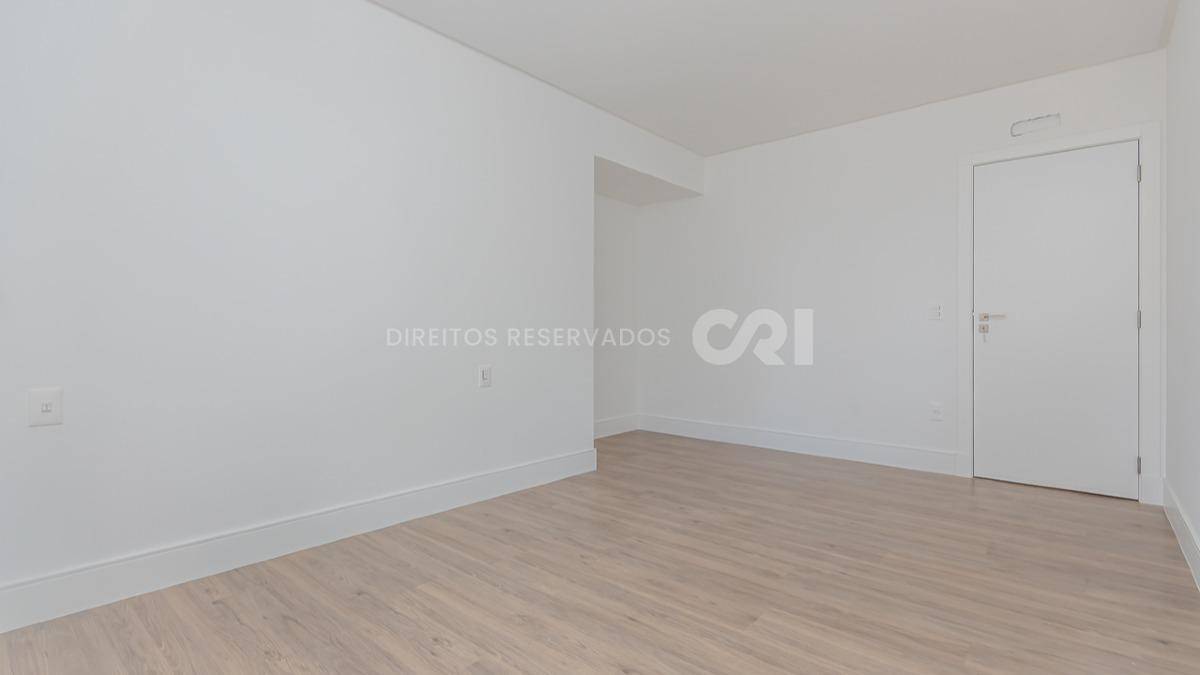 Apartamento com 3 suítes no Fiori Del Mare na Meia Praia em Itapema