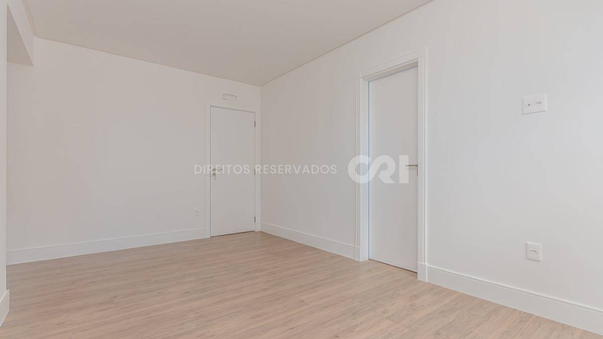 Apartamento com 3 suítes no Fiori Del Mare na Meia Praia em Itapema