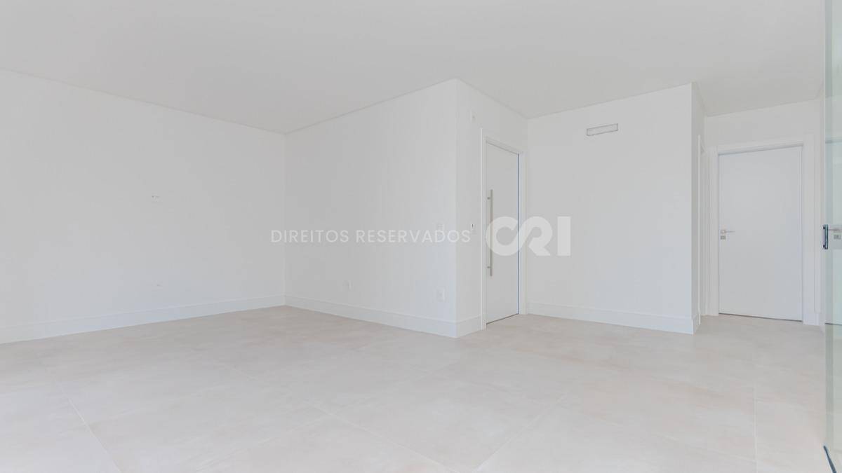 Apartamento com 3 suítes no Fiori Del Mare na Meia Praia em Itapema