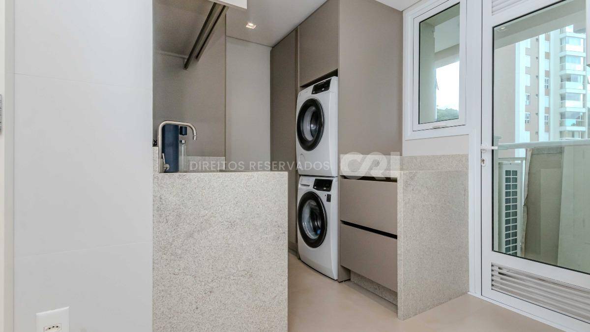 COPA: Apartamento com 3 suítes no Santé Boutique Residence no Bairro Pioneiros em Balneário Camboriú