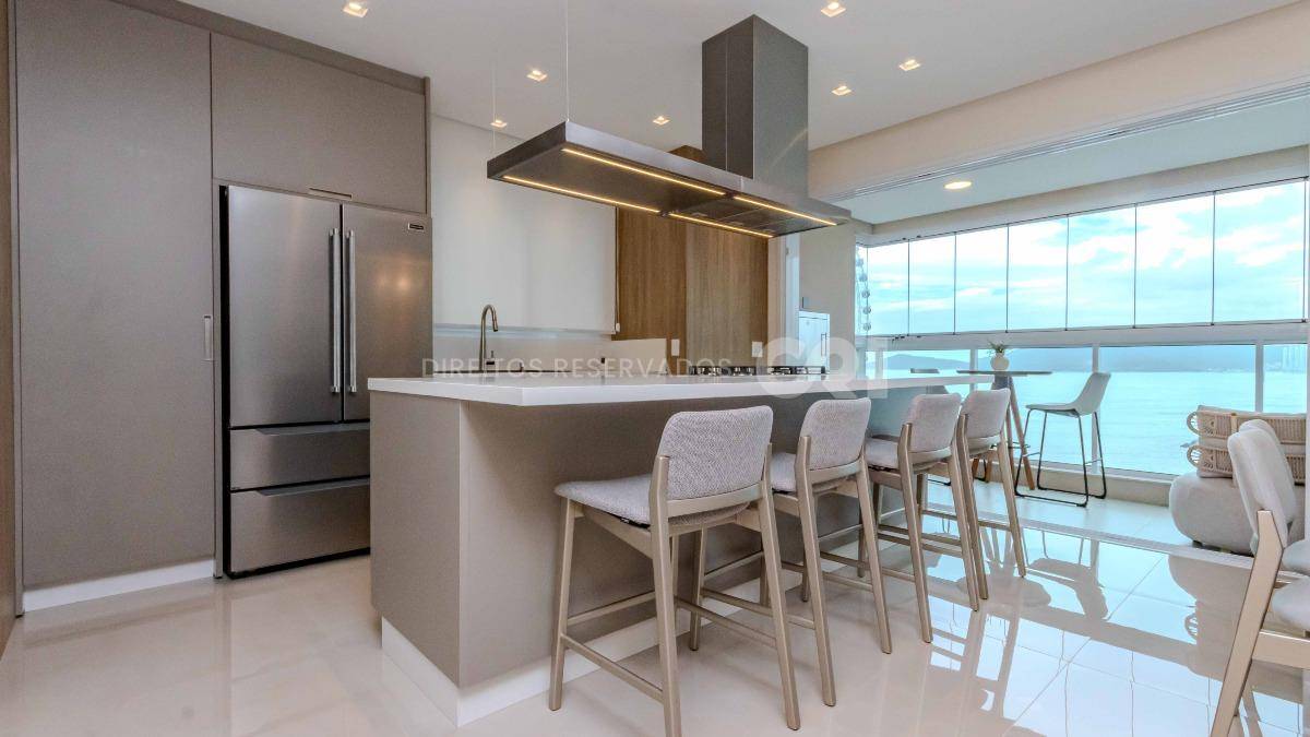 COPA: Apartamento com 3 suítes no Santé Boutique Residence no Bairro Pioneiros em Balneário Camboriú